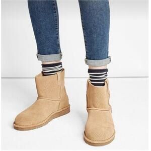 Ugg Classic Tawny Unlined Mini Perforated Boots Size 8